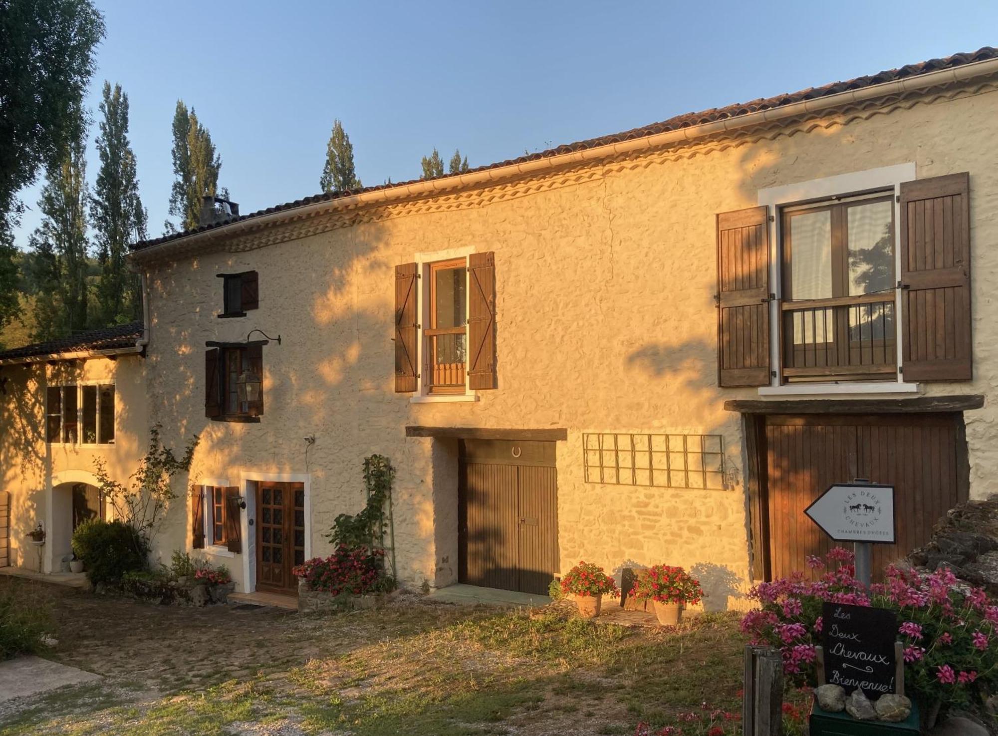 Les Deux Chevaux Chambres D'Hotes Rouvenac Esterno foto